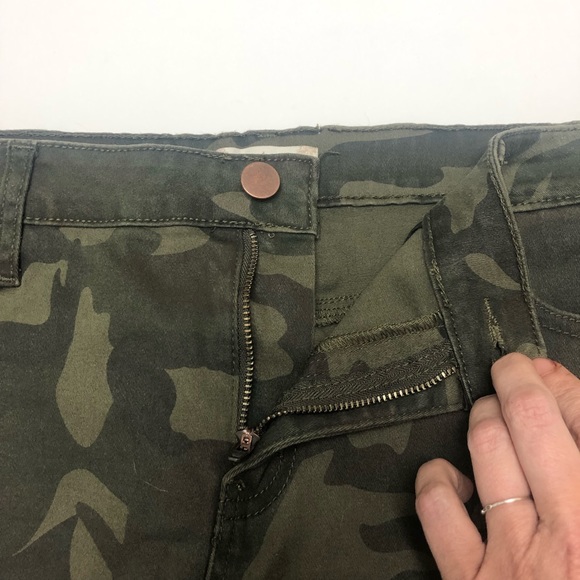 Altar’d State camouflage raw hem mini skirt. - Picture 8 of 10